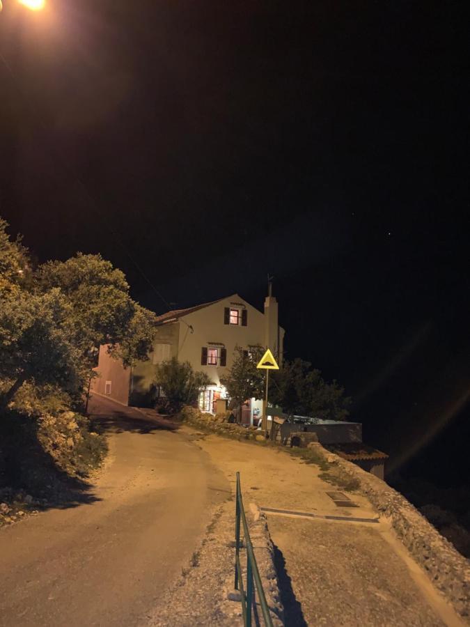 Ustrine View Villa Exteriör bild